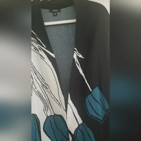 Asymmetrical Tulips Shrug - Picture 3 of 3